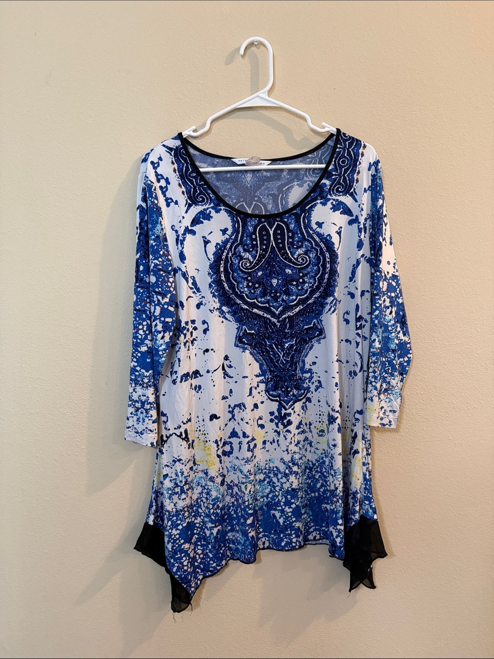 Peter Nygard Blue & White Printed Tunic with Navy Medallion